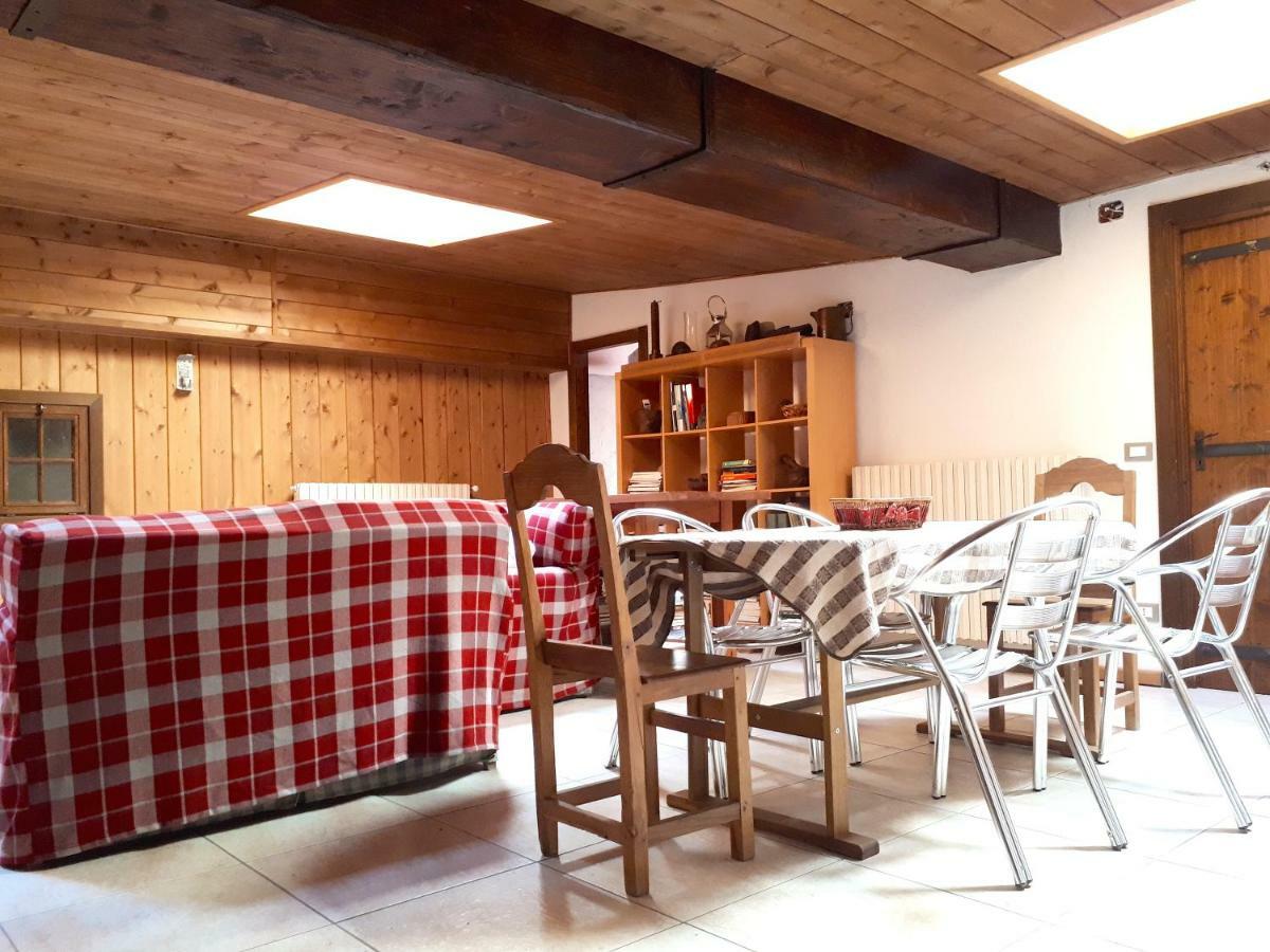 Chez Soi Taverna Alloggio A Courmayeur Appartement Buitenkant foto