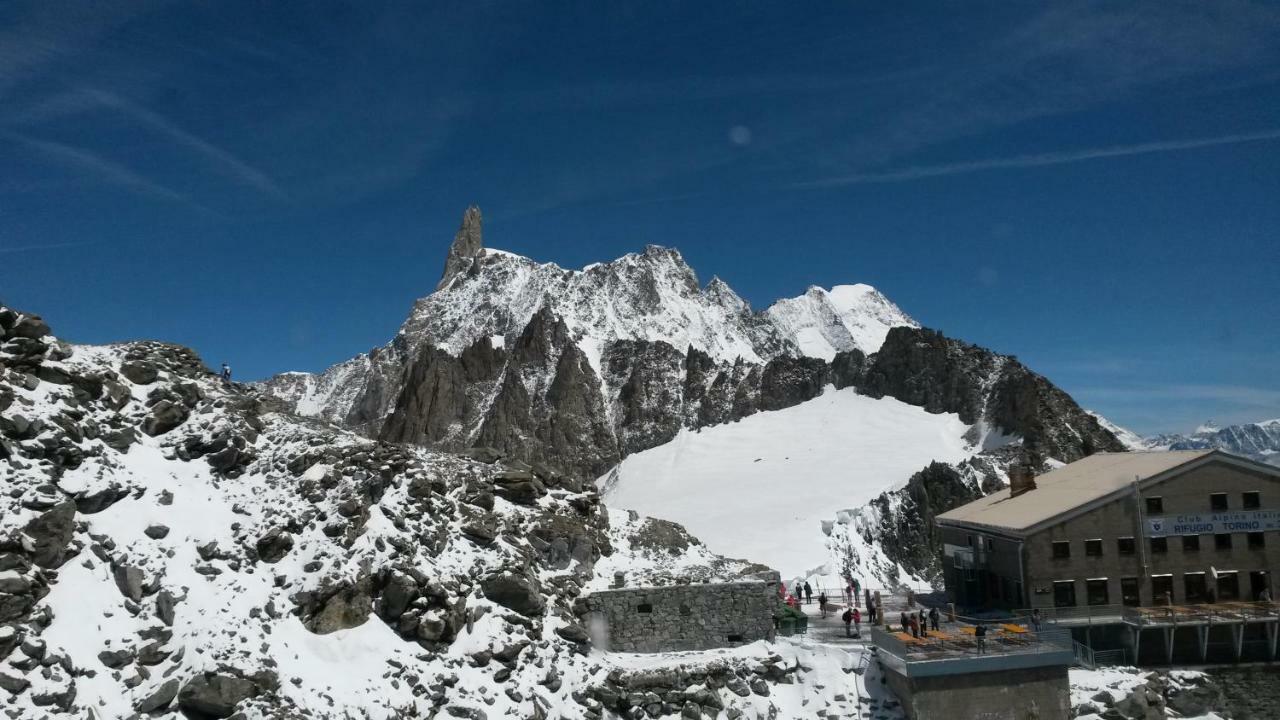 Chez Soi Taverna Alloggio A Courmayeur Appartement Buitenkant foto